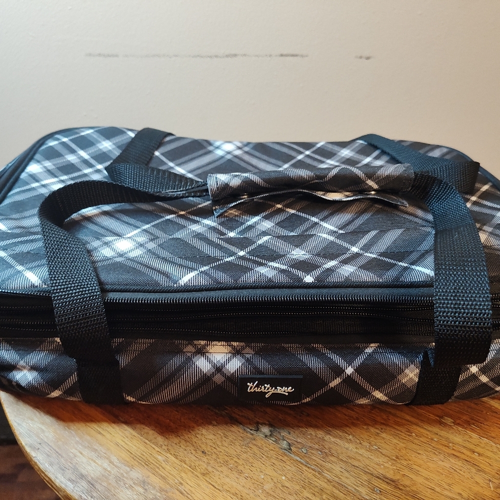 Thirty One Casserole Carrier with Serving Utensils for Parties Black And White